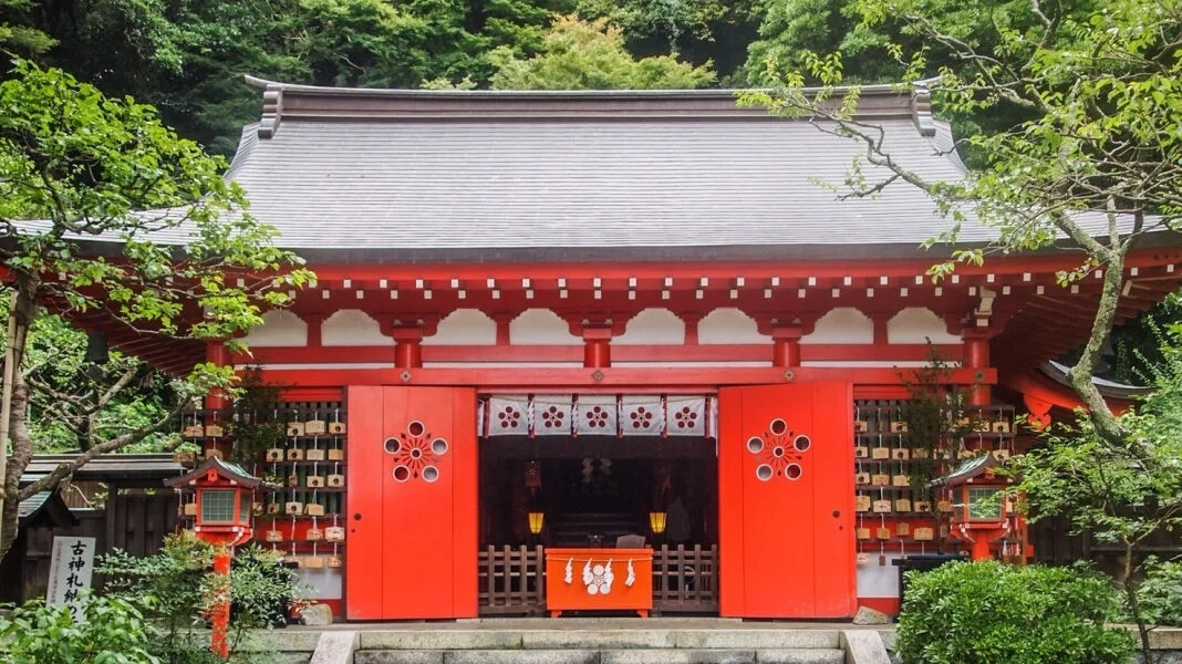 七五三は学問の神さまへ。荏柄天神社の朱色が映える隠れ家スポット【鎌倉編②】